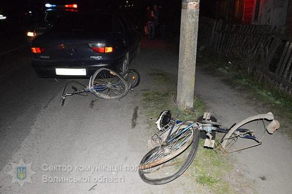 На Волыни пьяный водитель сбил четырех велосипедистов: 2 человека погибли на месте ДТП На Волыни пьяный водитель сбил четырех велосипедистов: 2 человека погибли на месте ДТП