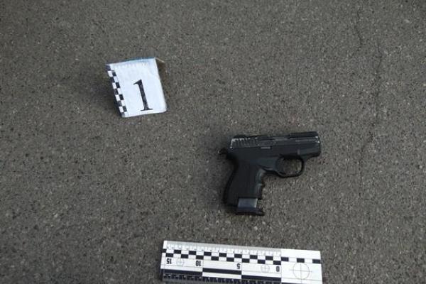 В Киеве со стрельбой задержали группу автоворов-иностранцев В Киеве со стрельбой задержали группу автоворов-иностранцев