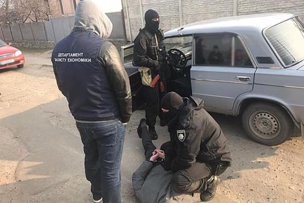 На Харьковщине на взятке погорел чиновник-коррупционер из государственной налоговой инспекции На Харьковщине на взятке погорел чиновник-коррупционер из государственной налоговой инспекции