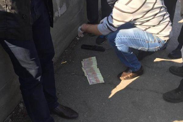 В Херсоне за вымогательство задержан майор полиции В Херсоне за вымогательство задержан майор полиции