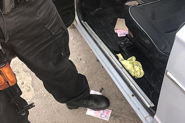 На Харьковщине на взятке погорел чиновник-коррупционер из государственной налоговой инспекции На Харьковщине на взятке погорел чиновник-коррупционер из государственной налоговой инспекции