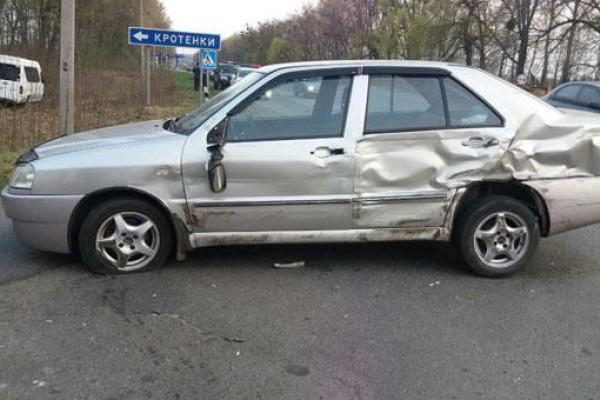 В ДТП на Полтавщине при столкновении трех автомобилей пострадали 7 человек В ДТП на Полтавщине при столкновении трех автомобилей пострадали 7 человек