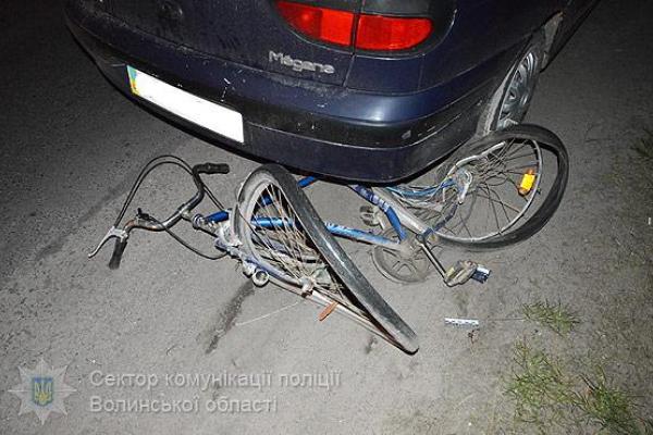 На Волыни пьяный водитель сбил четырех велосипедистов: 2 человека погибли на месте ДТП На Волыни пьяный водитель сбил четырех велосипедистов: 2 человека погибли на месте ДТП