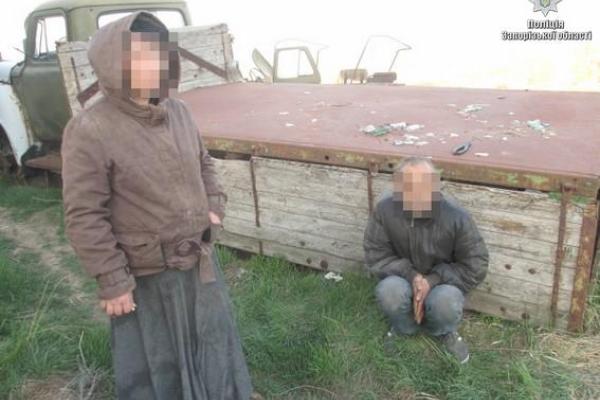 В Запорожской области задержан фермер, который держал на цепи супружескую пару В Запорожской области задержан фермер, который держал на цепи супружескую пару