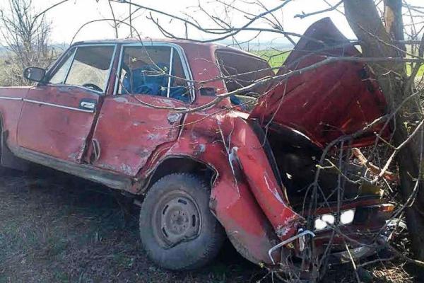 На Тернопольщине угонщик попал в ДТП и бросил покореженный автомобиль и раненую девушку На Тернопольщине угонщик попал в ДТП и бросил покореженный автомобиль и раненую девушку