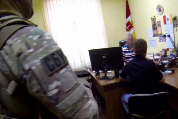 В Одессе СБУ задержала чиновников-вымогателей В Одессе СБУ задержала чиновников-вымогателей