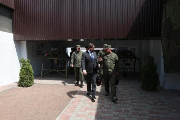 Глава Представительства НАТО в Украине посетил Академию Нацгвардии Украины