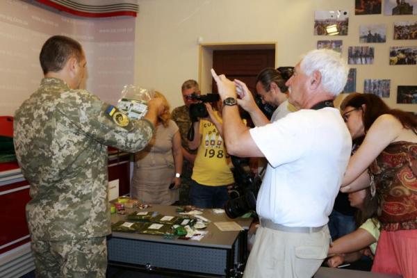 Военные журналисты представили новейший армейский сухпаек Военные журналисты представили новейший армейский сухпаек