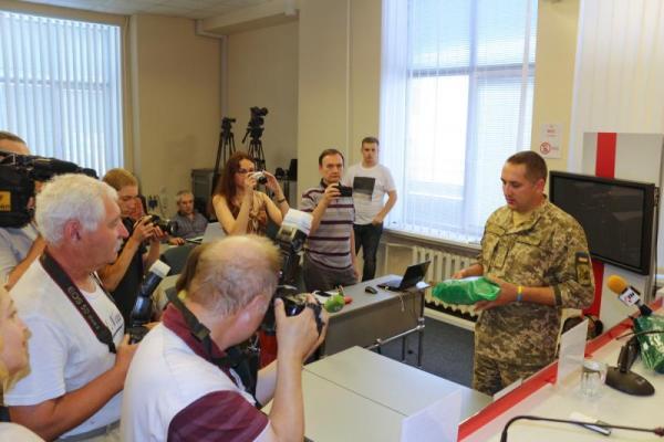 Военные журналисты представили новейший армейский сухпаек Военные журналисты представили новейший армейский сухпаек