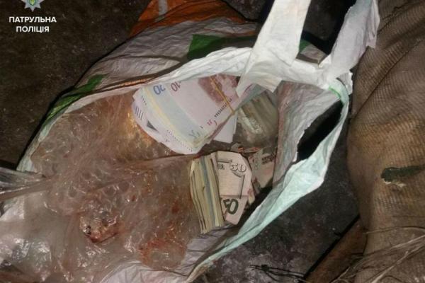В Запорожье мошенника, ограбившего пенсионерку, задержали с крупным "уловом" В Запорожье мошенника, ограбившего пенсионерку, задержали с крупным "уловом"