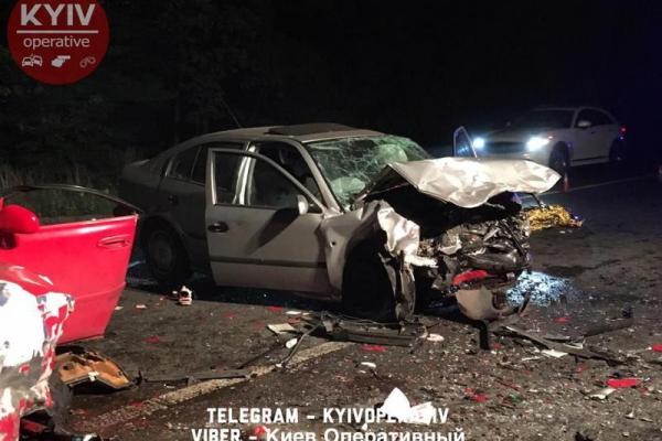 Смертельное ДТП в Киеве: 2 авто превратились в груду металла, оба водителя погибли Смертельное ДТП в Киеве: 2 авто превратились в груду металла, оба водителя погибли