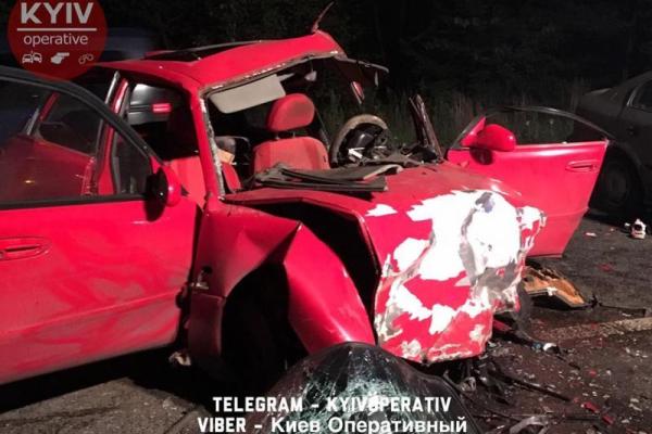 Смертельное ДТП в Киеве: 2 авто превратились в груду металла, оба водителя погибли Смертельное ДТП в Киеве: 2 авто превратились в груду металла, оба водителя погибли