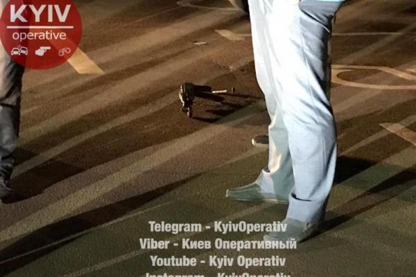 Убийство в Киеве: на парковке ТРЦ "Проспект" расстреляли мужчину Убийство в Киеве: на парковке ТРЦ "Проспект" расстреляли мужчину