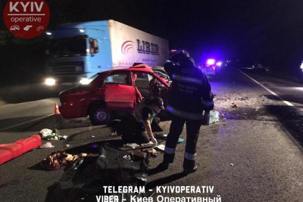 Смертельное ДТП в Киеве: 2 авто превратились в груду металла, оба водителя погибли Смертельное ДТП в Киеве: 2 авто превратились в груду металла, оба водителя погибли