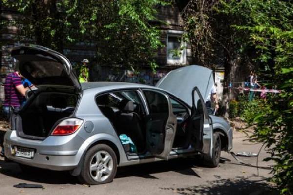 В Днепре взорвался автомобиль: пострадала женщина-водитель В Днепре взорвался автомобиль: пострадала женщина-водитель