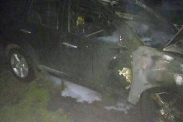 На Ровенщине сгорели два внедорожника: полиция проверяет версию поджога На Ровенщине сгорели два внедорожника: полиция проверяет версию поджога