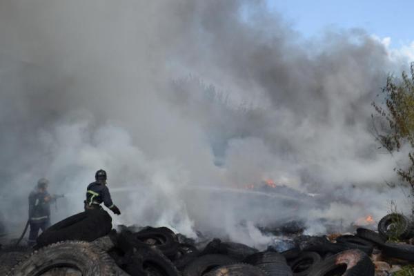 Одесские спасатели потушили пожар на бывшем заводе "Краян" Одесские спасатели потушили пожар на бывшем заводе "Краян"