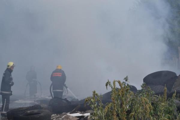 Одесские спасатели потушили пожар на бывшем заводе "Краян" Одесские спасатели потушили пожар на бывшем заводе "Краян"