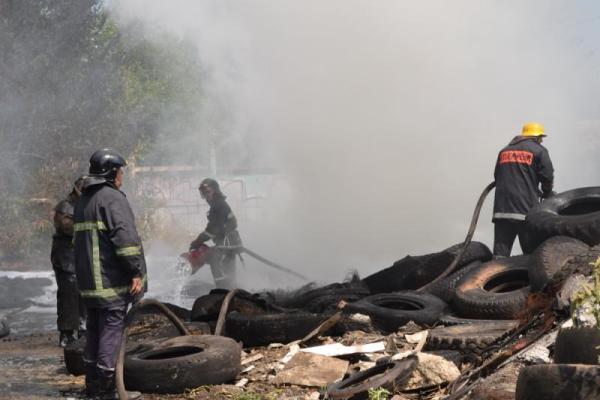 Одесские спасатели потушили пожар на бывшем заводе "Краян" Одесские спасатели потушили пожар на бывшем заводе "Краян"