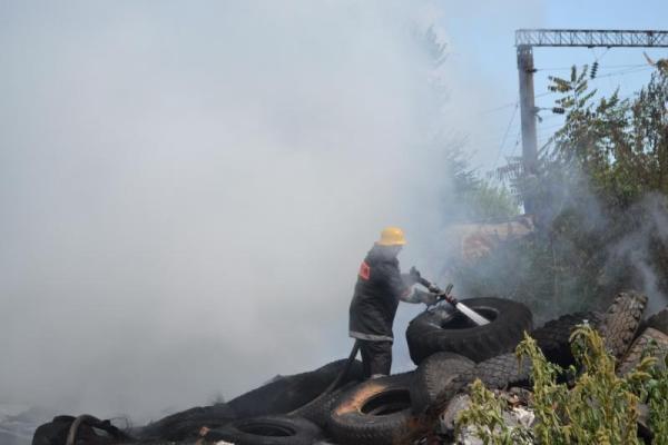 Одесские спасатели потушили пожар на бывшем заводе "Краян" Одесские спасатели потушили пожар на бывшем заводе "Краян"