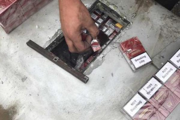На Буковине пограничники задержали большую партию контрабандных сигарет На Буковине пограничники задержали большую партию контрабандных сигарет