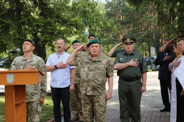 В Киеве установлена памятная стела "Героям-пограничникам" В Киеве установлена памятная стела "Героям-пограничникам"