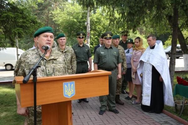 В Киеве установлена памятная стела "Героям-пограничникам" В Киеве установлена памятная стела "Героям-пограничникам"