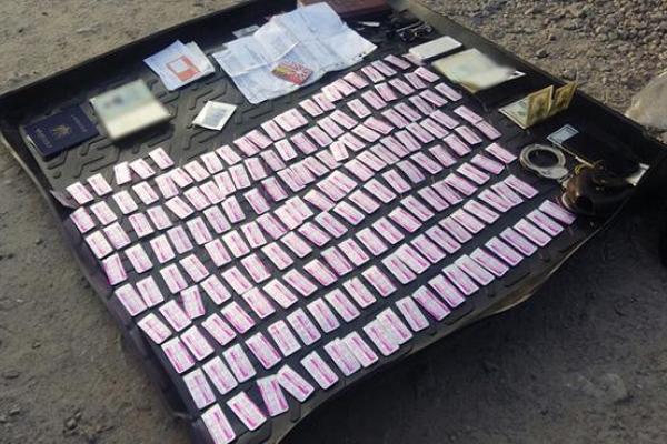 В Днепре офицера полиции задержали на взятке и с пакетом прекурсоров