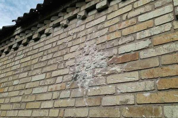 В Марьинке в результате ночных обстрелов повреждено 4 жилых дома