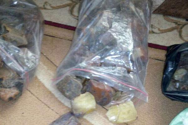 На Волыни правоохранители изъяли незаконно добытого янтаря на миллион гривен На Волыни правоохранители изъяли незаконно добытого янтаря на миллион гривен