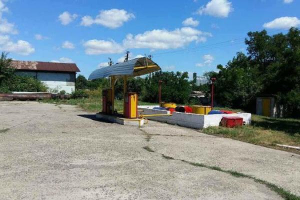 В Мариуполе правоохранители "накрыли" цех по незаконному изготовлению горюче-смазочных материалов