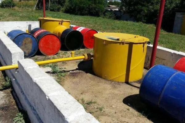 В Мариуполе правоохранители "накрыли" цех по незаконному изготовлению горюче-смазочных материалов