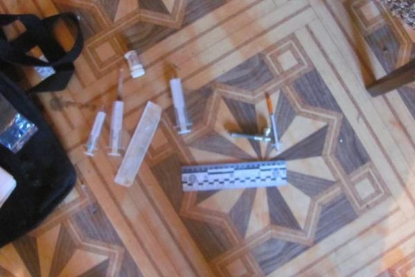 В Лисичанске полицейские ликвидировали наркопритон В Лисичанске полицейские ликвидировали наркопритон