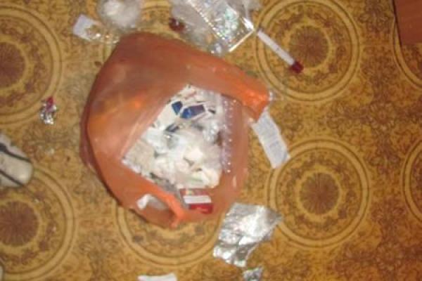 В Лисичанске полицейские ликвидировали наркопритон В Лисичанске полицейские ликвидировали наркопритон