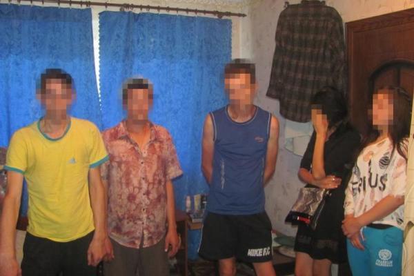 В Лисичанске полицейские ликвидировали наркопритон В Лисичанске полицейские ликвидировали наркопритон