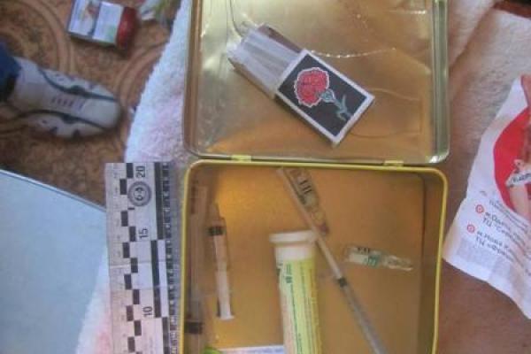 В Лисичанске полицейские ликвидировали наркопритон В Лисичанске полицейские ликвидировали наркопритон