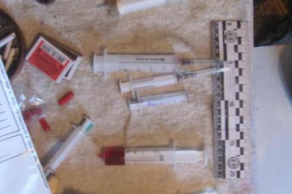 В Лисичанске полицейские ликвидировали наркопритон В Лисичанске полицейские ликвидировали наркопритон