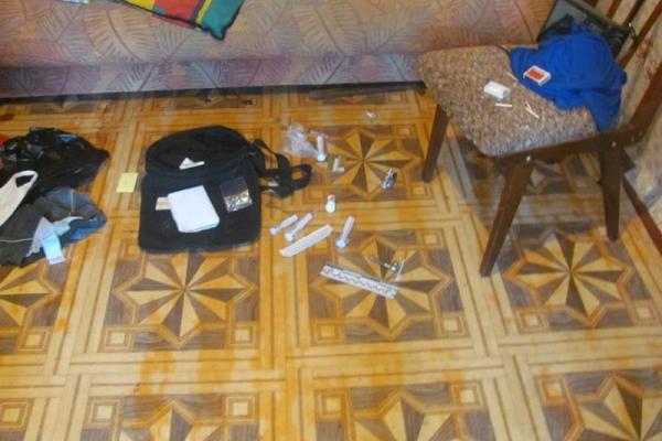 В Лисичанске полицейские ликвидировали наркопритон В Лисичанске полицейские ликвидировали наркопритон