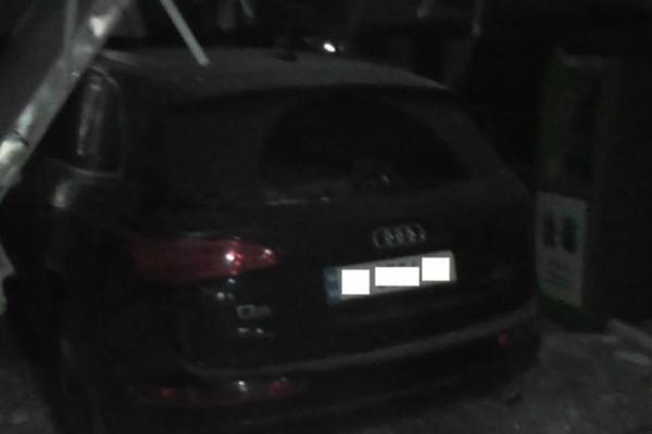 В Харькове автомобиль "Audi" влетел в помещение отделения "ПриватБанка" В Харькове автомобиль "Audi" влетел в помещение отделения "ПриватБанка"