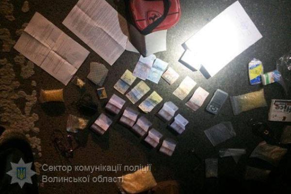 На Волыни полиция остановила автомобиль "Honda Accord", в багажнике которого обнаружили человека На Волыни полиция остановила автомобиль "Honda Accord", в багажнике которого обнаружили человека