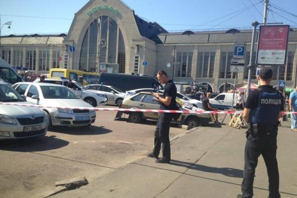 Стрельба в Киеве: полиция разыскивает преступников, ранивших трех человек Стрельба в Киеве: полиция разыскивает преступников, ранивших трех человек