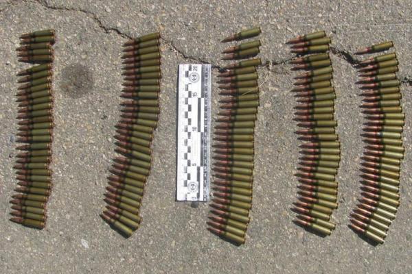 В Лисичанске полиция обнаружила пакет с боеприпасами и взрывчаткой В Лисичанске полиция обнаружила пакет с боеприпасами и взрывчаткой