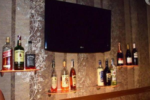 В Мариуполе полицейские "накрыли" массажный салон, в котором оказывались интимные услуги