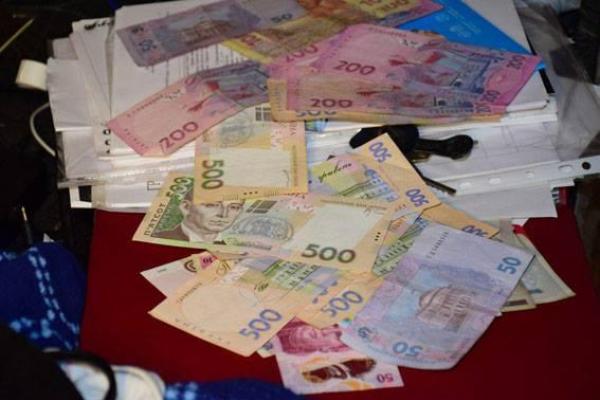 В Мариуполе полицейские "накрыли" массажный салон, в котором оказывались интимные услуги