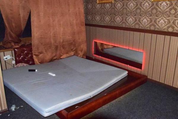 В Мариуполе полицейские "накрыли" массажный салон, в котором оказывались интимные услуги