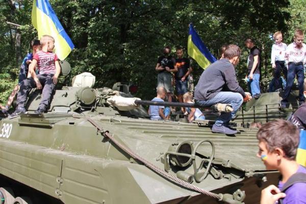 В прифронтовой Авдеевке торжественно отметили День Независимости Украины