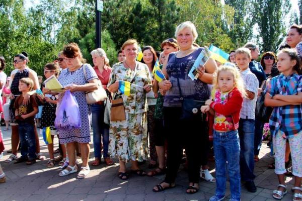 В Мариуполе защитники Украины вместе с жителями города отметили День независимости