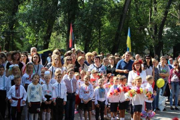 В прифронтовой Авдеевке торжественно отметили День Независимости Украины