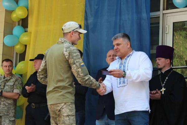 В прифронтовой Авдеевке торжественно отметили День Независимости Украины