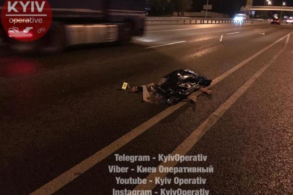 Смертельное ДТП в Киеве: под колесами "Daewoo" погибла женщина Смертельное ДТП в Киеве: под колесами "Daewoo" погибла женщина